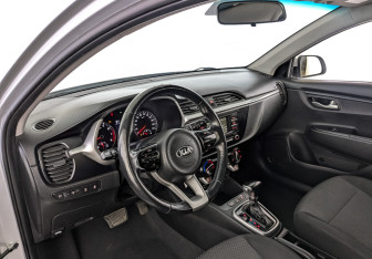 Подержанный автомобиль Kia Rio Hatchback 2021 года (13 фото)