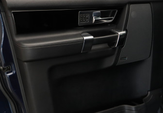 Подержанный автомобиль Land Rover Discovery 2012 года (15 фото)