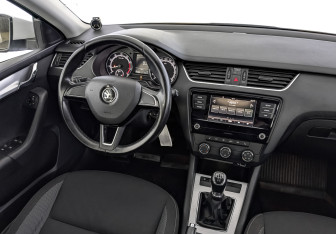 Подержанный автомобиль Skoda Octavia Liftback 2019 года (26 фото)