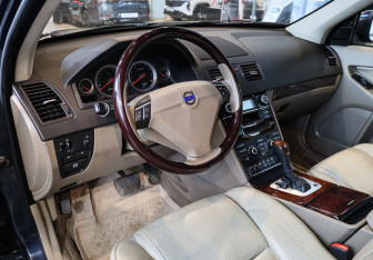 Подержанный автомобиль Volvo XC90 2014 года (16 фото)