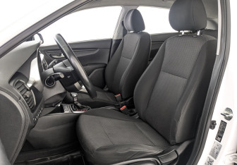 Подержанный автомобиль Kia Rio Hatchback 2021 года (19 фото)