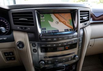 Подержанный автомобиль Lexus LX 2008 года (19 фото)