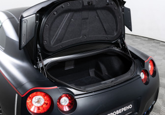 Подержанный автомобиль Nissan GT-R 2011 года (9 фото)