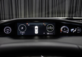 Подержанный автомобиль Changan UNI-V 2023 года (14 фото)