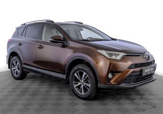 Подержанный автомобиль Toyota RAV4 2017 года (3 фото)