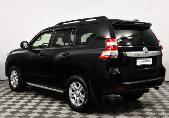 Подержанный автомобиль Toyota Land Cruiser Prado 2016 года (7 фото)