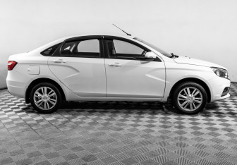 Подержанный автомобиль LADA (ВАЗ) Vesta Sedan 2017 года (4 фото)