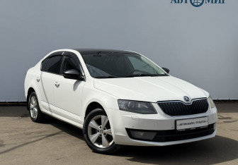 Подержанный автомобиль Skoda Octavia Liftback 2015 года (3 фото)