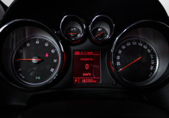 Подержанный автомобиль Opel Astra Hatchback 2014 года (11 фото)