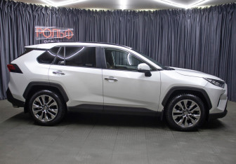 Подержанный автомобиль Toyota RAV4 2020 года (4 фото)
