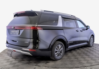 Подержанный автомобиль Kia Carnival 2021 года (5 фото)