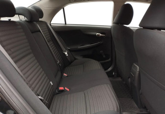 Подержанный автомобиль Toyota Corolla Sedan 2007 года (11 фото)