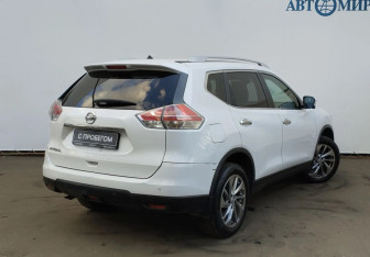 Подержанный автомобиль Nissan X-Trail 2015 года (8 фото)
