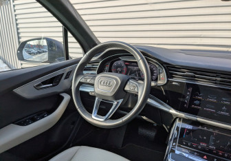 Подержанный автомобиль Audi Q7 2023 года (29 фото)