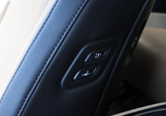 Подержанный автомобиль Kia Carnival 2020 года (18 фото)