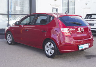 Подержанный автомобиль Hyundai i30 Hatchback 2009 года (7 фото)