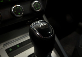 Подержанный автомобиль Skoda Octavia Liftback 2013 года (26 фото)