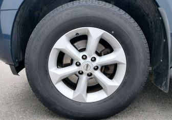 Подержанный автомобиль Nissan Pathfinder 2008 года (17 фото)