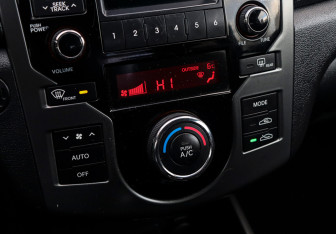 Подержанный автомобиль Kia Cerato Coupe 2011 года (17 фото)