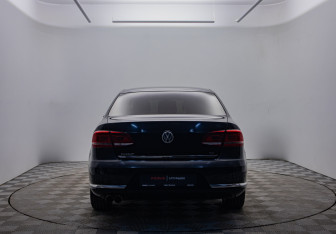 Подержанный автомобиль Volkswagen Passat Sedan 2011 года (6 фото)