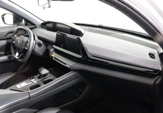 Подержанный автомобиль Changan UNI-V 2023 года (10 фото)