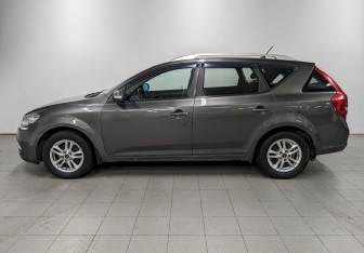 Подержанный автомобиль Kia Ceed Wagon 2010 года (8 фото)