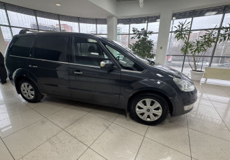 Подержанный автомобиль Ford Galaxy 2008 года (4 фото)