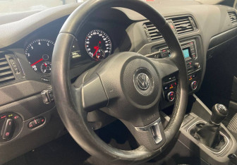 Подержанный автомобиль Volkswagen Jetta Sedan 2014 года (13 фото)