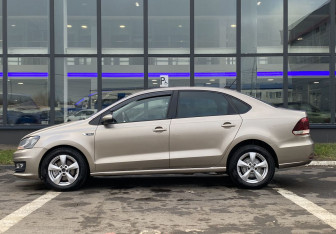 Подержанный автомобиль Volkswagen Polo Sedan 2018 года (8 фото)