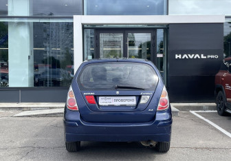 Подержанный автомобиль Suzuki Liana Wagon 2005 года (6 фото)