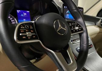 Подержанный автомобиль Mercedes-Benz GLC Coupe 2021 года (30 фото)