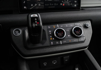 Подержанный автомобиль Land Rover Defender Suv 2020 года (27 фото)