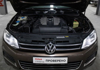 Подержанный автомобиль Volkswagen Touareg 2013 года (9 фото)