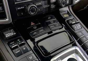 Подержанный автомобиль Porsche Cayenne 2014 года (21 фото)