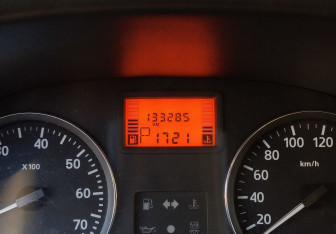 Подержанный автомобиль Renault Sandero 2010 года (10 фото)