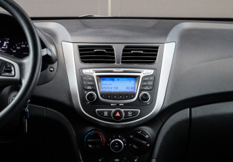 Подержанный автомобиль Hyundai Solaris Hatchback 2011 года (10 фото)