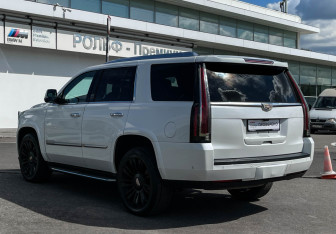 Подержанный автомобиль Cadillac Escalade Suv 2018 года (7 фото)