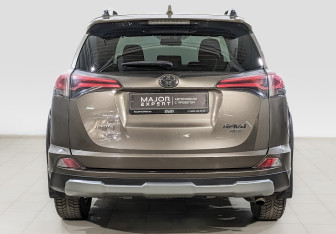 Подержанный автомобиль Toyota RAV4 2018 года (6 фото)