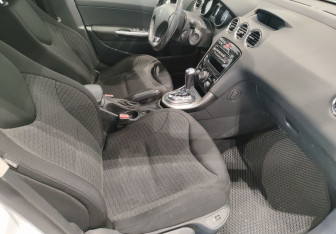 Подержанный автомобиль Peugeot 308 Hatchback 2011 года (9 фото)