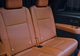 Подержанный автомобиль LiXiang L9 2023 года (14 фото)