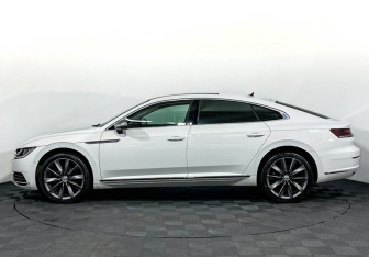 Подержанный автомобиль Volkswagen Arteon 2020 года (8 фото)