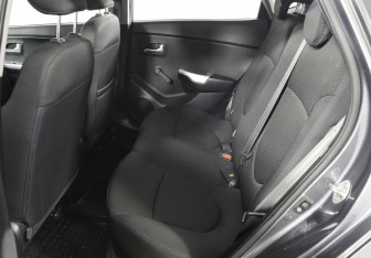 Подержанный автомобиль Kia Rio Hatchback 2014 года (8 фото)