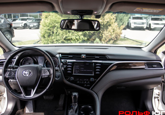 Подержанный автомобиль Toyota Camry Sedan 2019 года (10 фото)