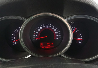 Подержанный автомобиль Kia Sorento 2010 года (13 фото)