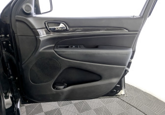 Подержанный автомобиль Jeep Grand Cherokee 2021 года (27 фото)