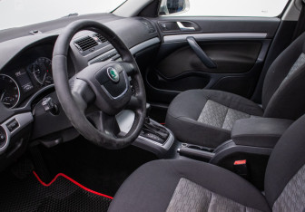 Подержанный автомобиль Mitsubishi Pajero Sport 2020 года (10 фото)