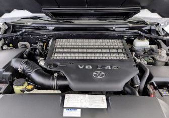 Подержанный автомобиль Toyota Land Cruiser Suv 2014 года (9 фото)