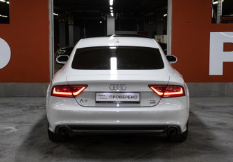 Подержанный автомобиль Audi A7 2014 года (6 фото)