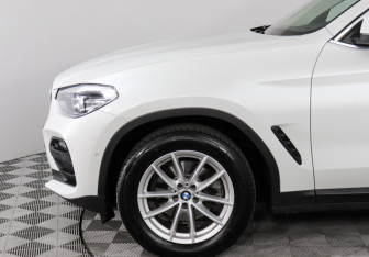 Подержанный автомобиль BMW X4 2020 года (8 фото)