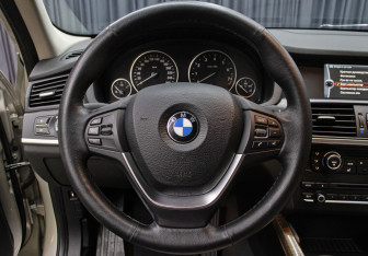 Подержанный автомобиль BMW X3 2012 года (17 фото)